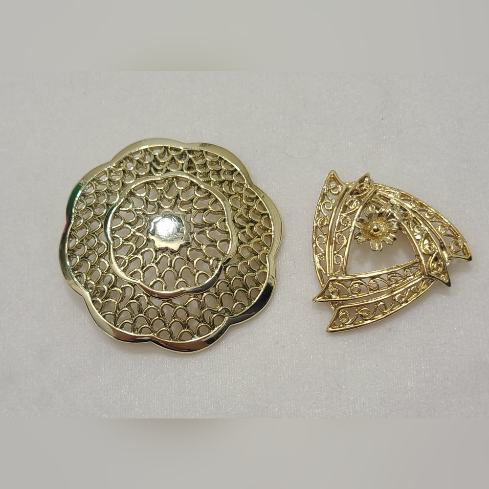 Vintage Gold Tone filigree brooch jewelry set Round dome triangle flower pin